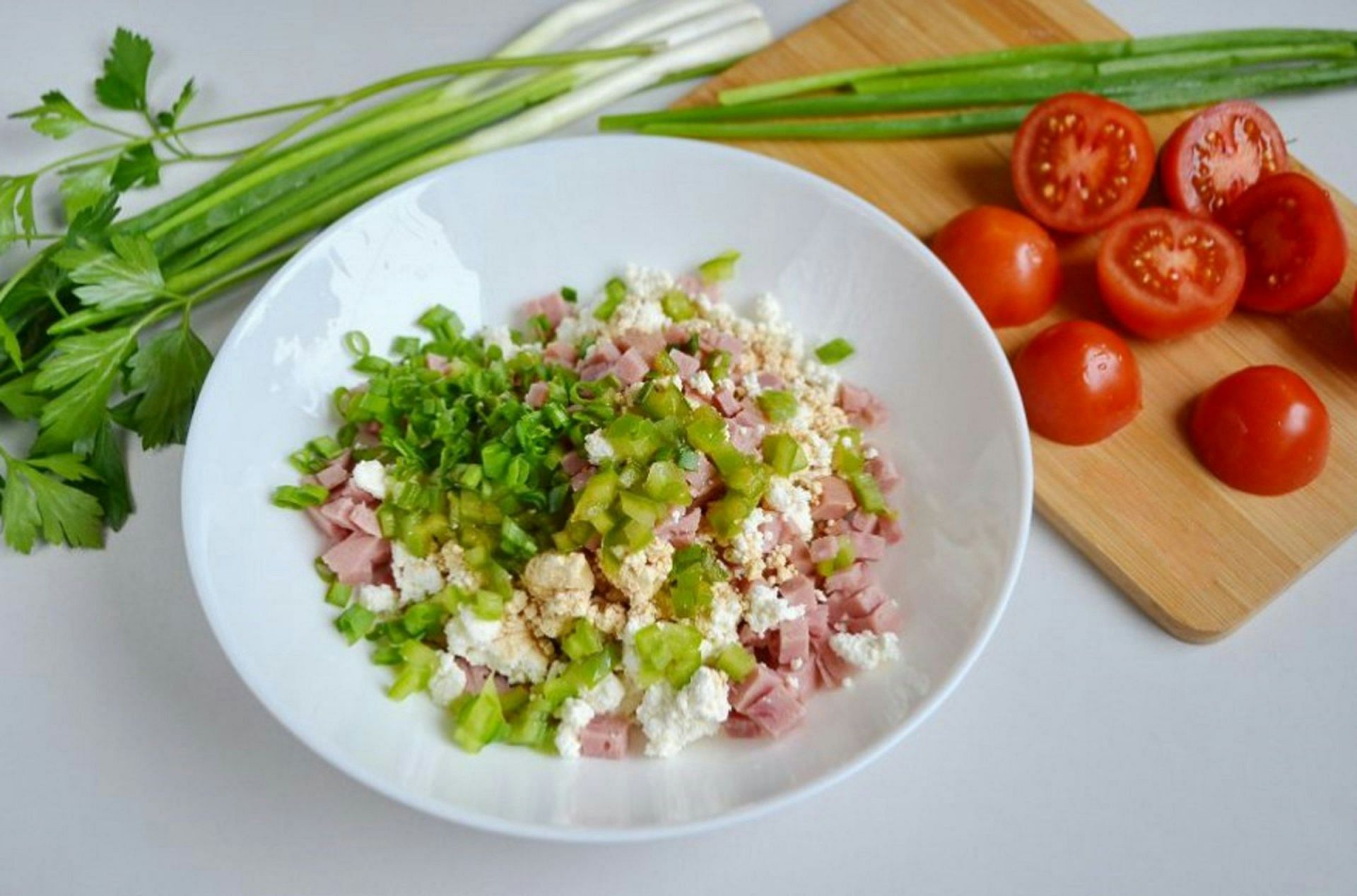 Cottage cheese health benefits (Image via Unsplash/Pavel Subbotin)